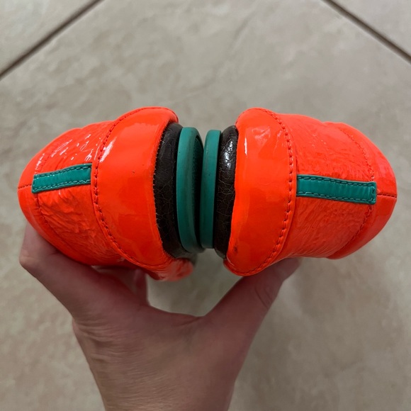 EUC- Tieks Outrageous Orange Neon Patent Leather. Size 6. - Picture 8 of 10